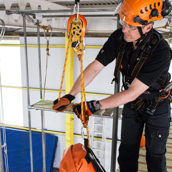 TWH028 Wind Turbine Lifting Hoist Operations