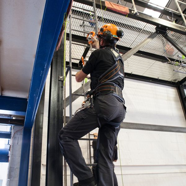 Using Height Safety Equipment / Managing Work at Height